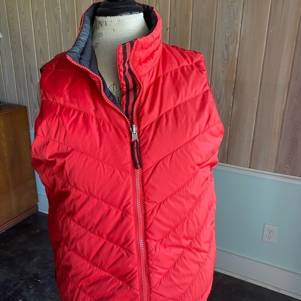 COLDWATER Creek reversible red & black puffer vest. Women size Small, mockneck